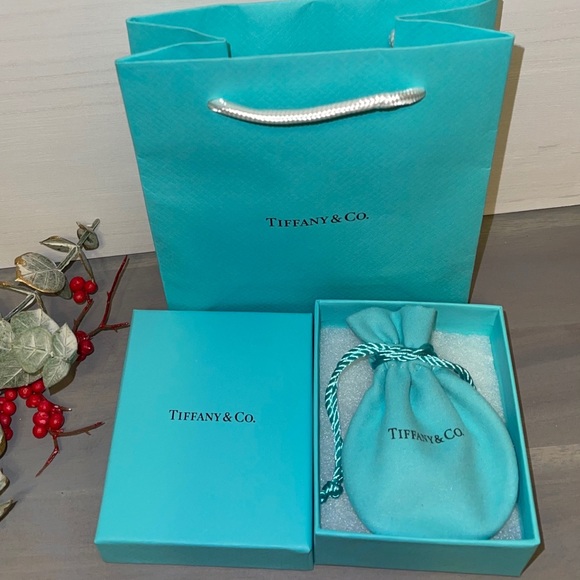 Tiffany & Co. Elsa Peretti Open Heart Pendant - Picture 5 of 8